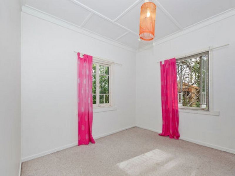 32 Nyleta Street, Coopers Plains QLD 4108