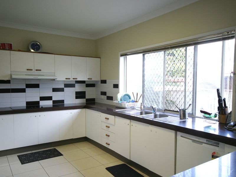 528 Mains Road, Macgregor QLD 4109