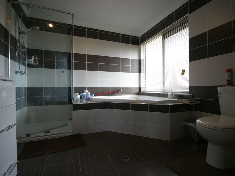 528 Mains Road, Macgregor QLD 4109