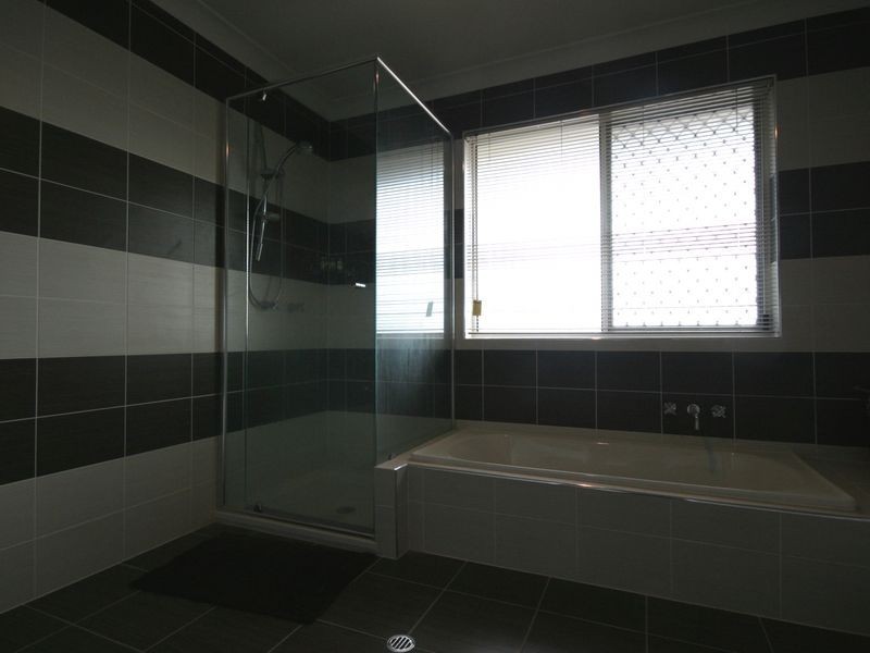 528 Mains Road, Macgregor QLD 4109