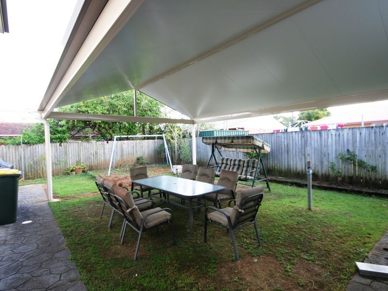 528 Mains Road, Macgregor QLD 4109