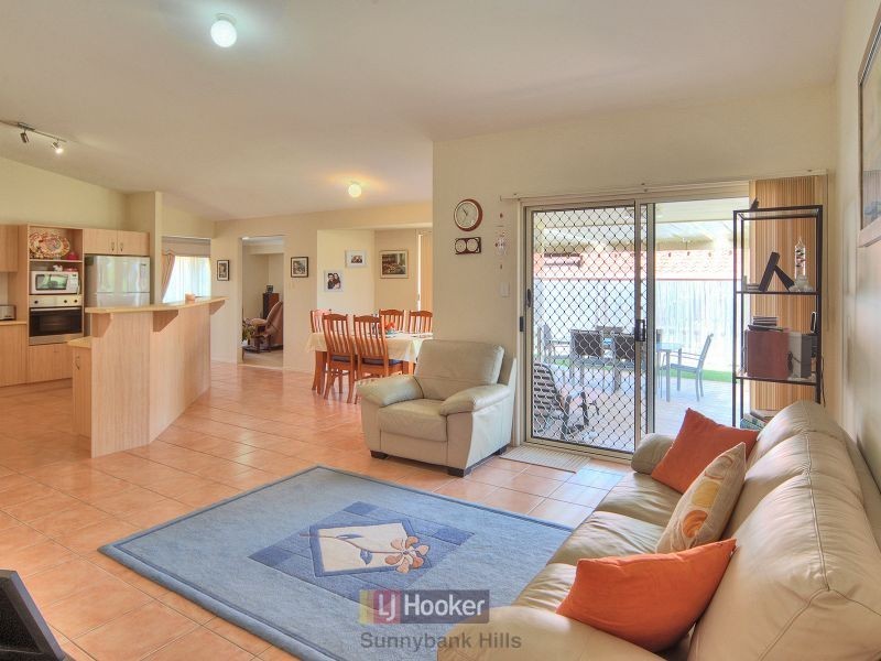 18 Yellowstone Place, Parkinson QLD 4115