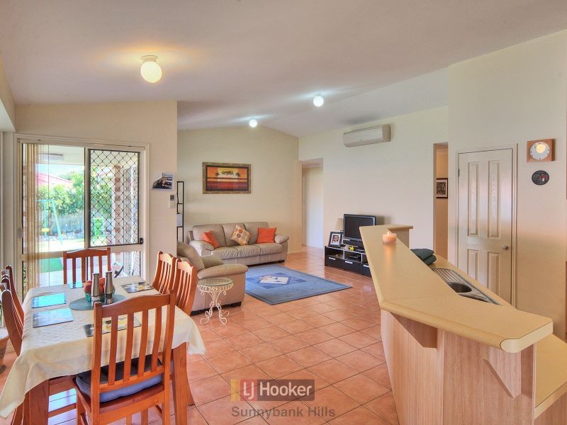 18 Yellowstone Place, Parkinson QLD 4115