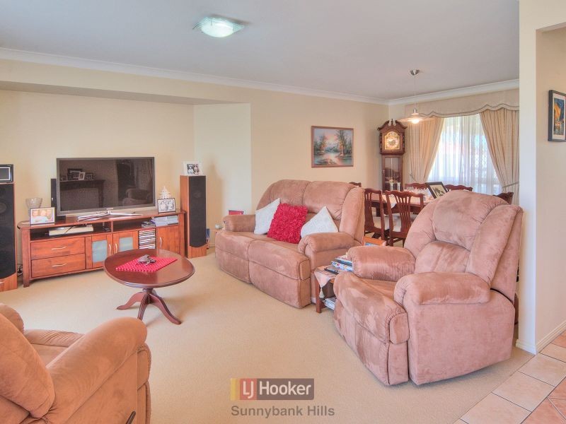 18 Yellowstone Place, Parkinson QLD 4115