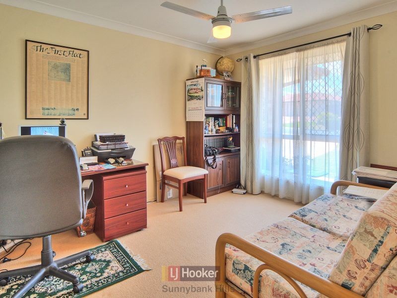 18 Yellowstone Place, Parkinson QLD 4115