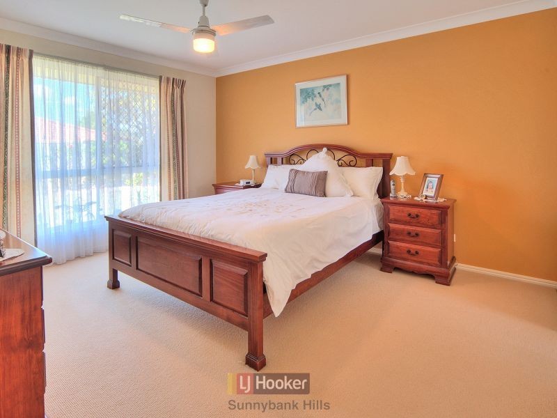 18 Yellowstone Place, Parkinson QLD 4115