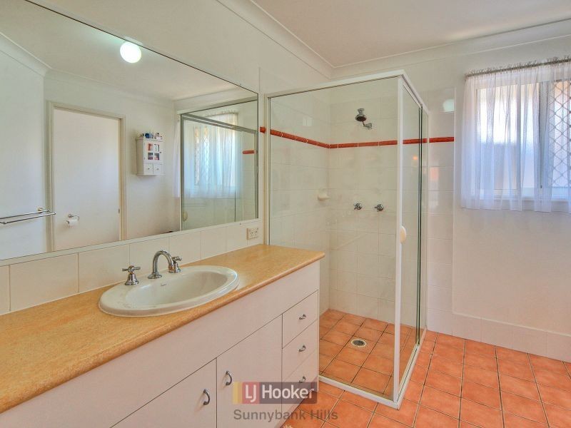 18 Yellowstone Place, Parkinson QLD 4115