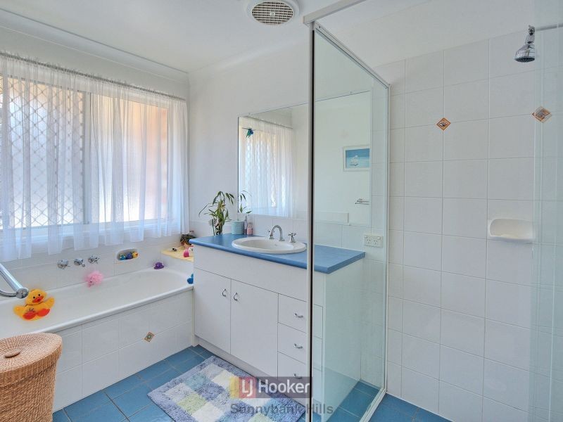 18 Yellowstone Place, Parkinson QLD 4115