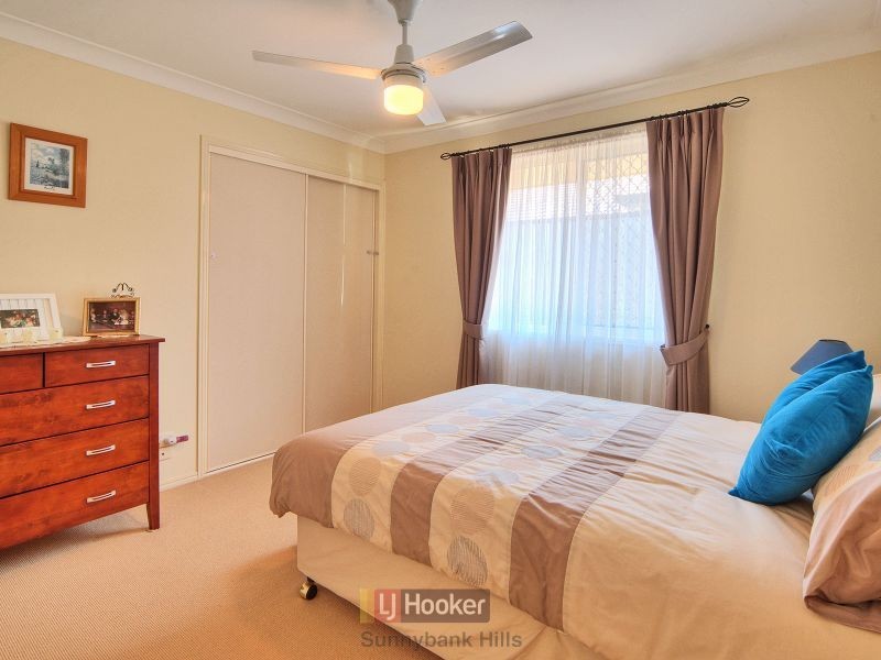 18 Yellowstone Place, Parkinson QLD 4115