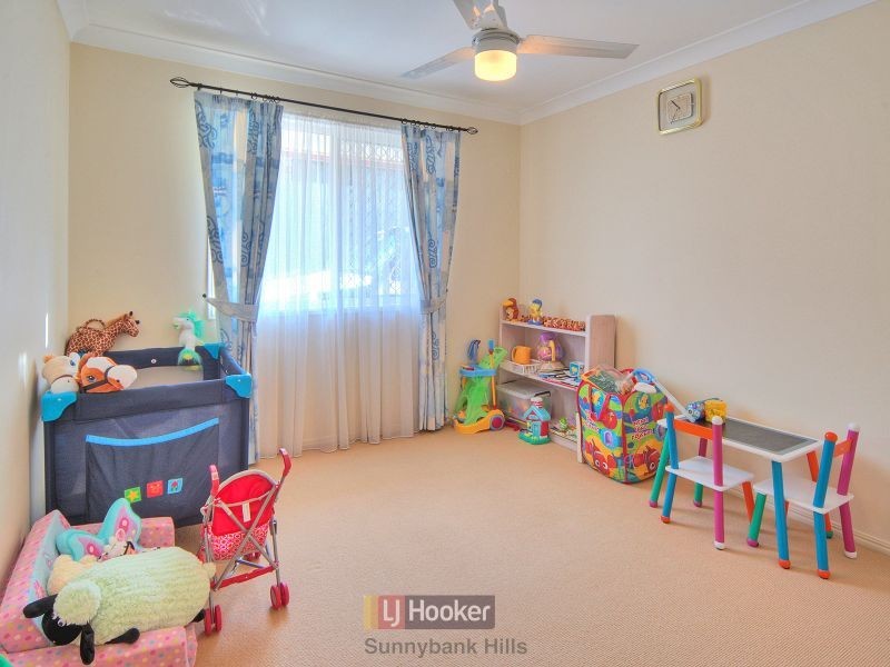 18 Yellowstone Place, Parkinson QLD 4115