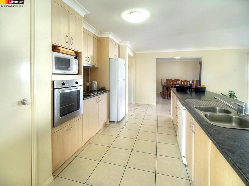 11 Bufalino Street, Parkinson QLD 4115