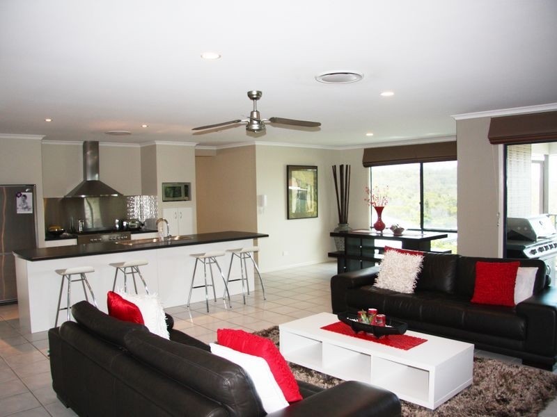 8 Mayfair Place, Stretton QLD 4116