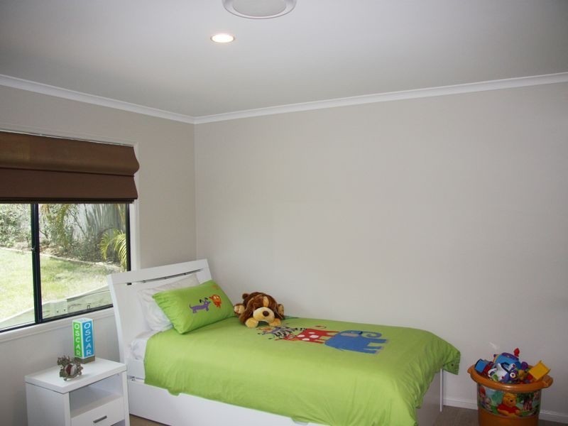 8 Mayfair Place, Stretton QLD 4116