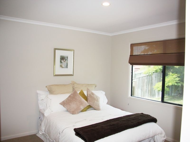 8 Mayfair Place, Stretton QLD 4116