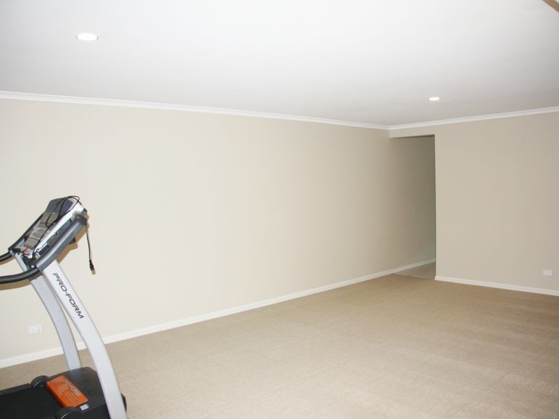 8 Mayfair Place, Stretton QLD 4116