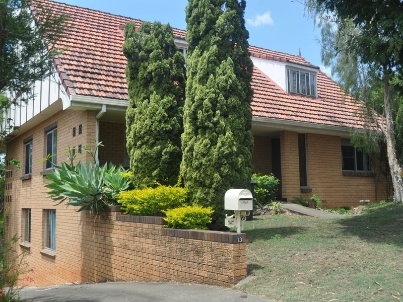 13 Dalton Street, Yeronga QLD 4104