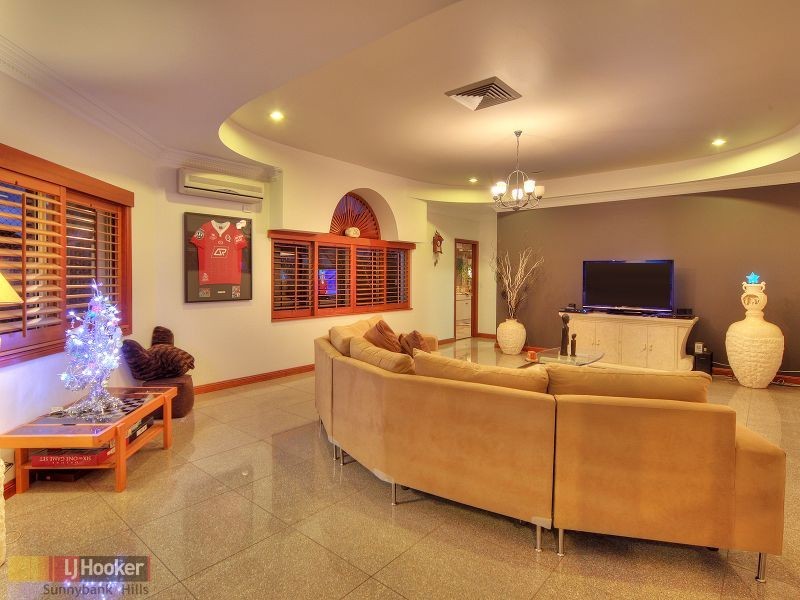 15 Capstan Place, Macgregor QLD 4109