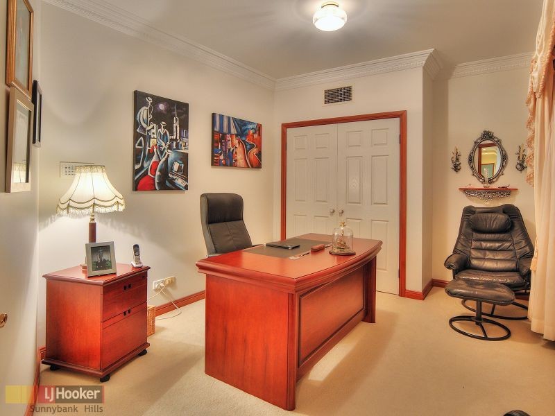 15 Capstan Place, Macgregor QLD 4109