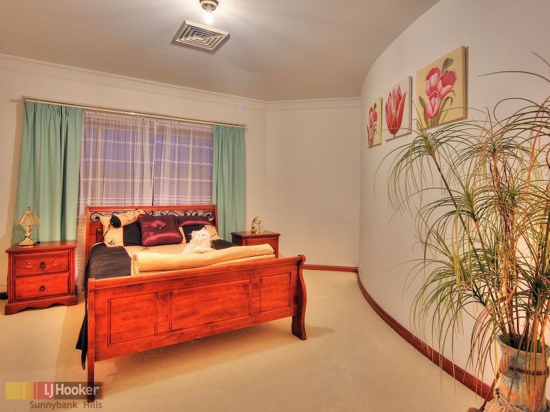 15 Capstan Place, Macgregor QLD 4109
