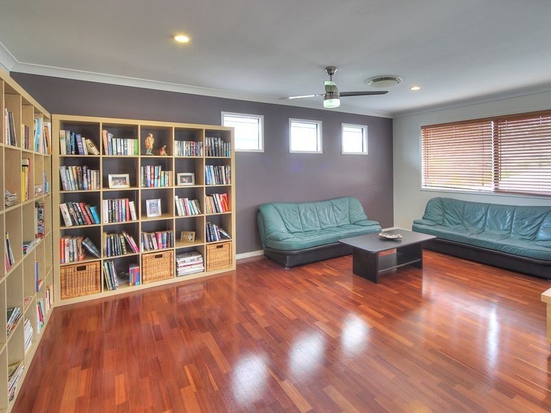 86 White Cedar Circuit, Stretton QLD 4116