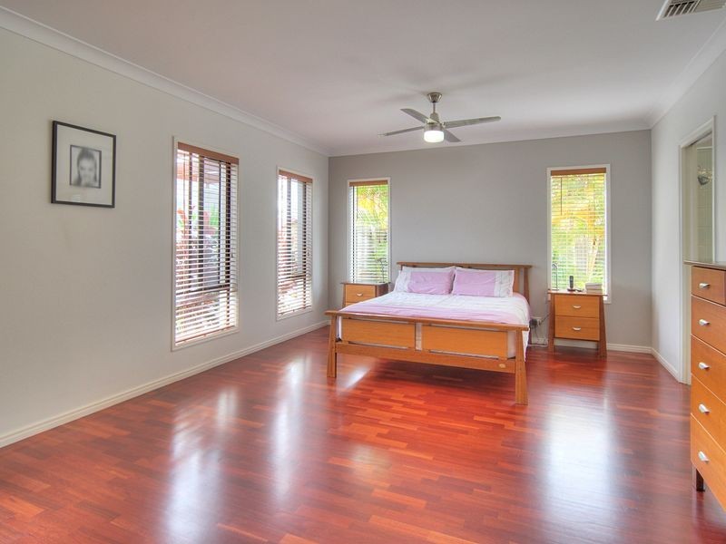 86 White Cedar Circuit, Stretton QLD 4116