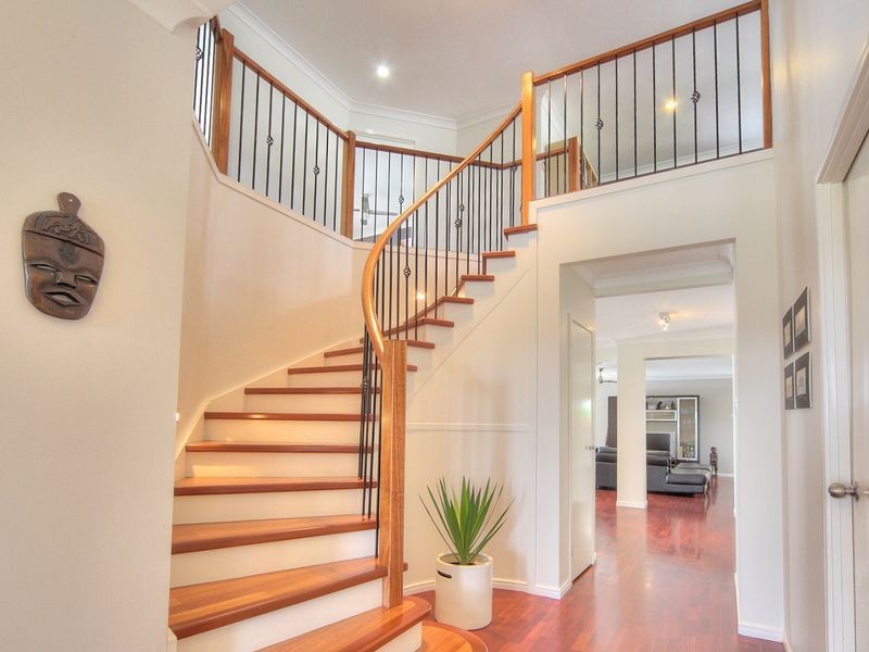 86 White Cedar Circuit, Stretton QLD 4116