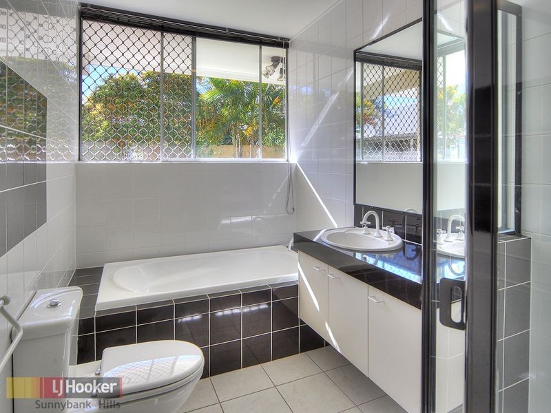 30 Dunstable Street, Macgregor QLD 4109