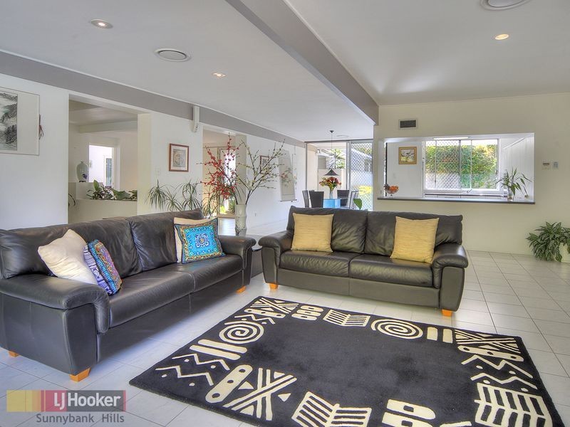 30 Dunstable Street, Macgregor QLD 4109