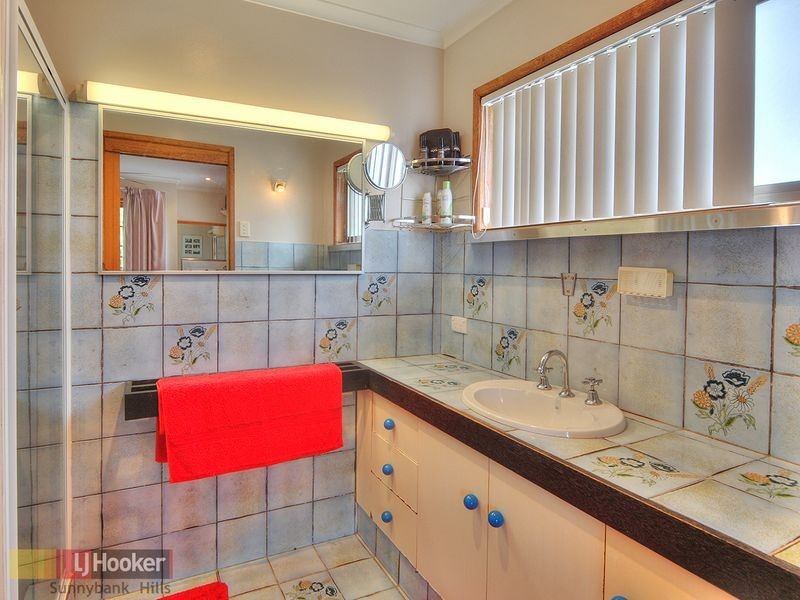 12 Parnassus Street, Robertson QLD 4109