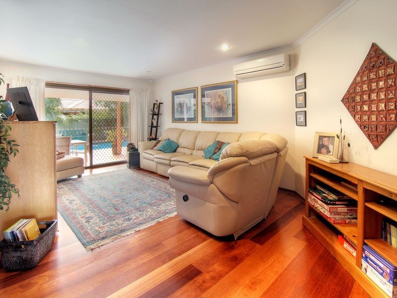 42 Alphitonia Crescent, Sunnybank Hills QLD 4109