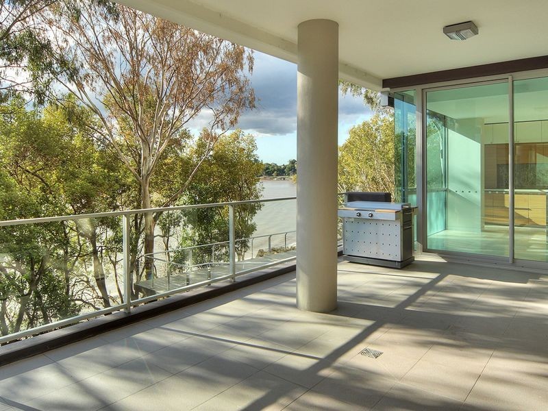 4201/205 King Arthur Tce, Tennyson QLD 4105