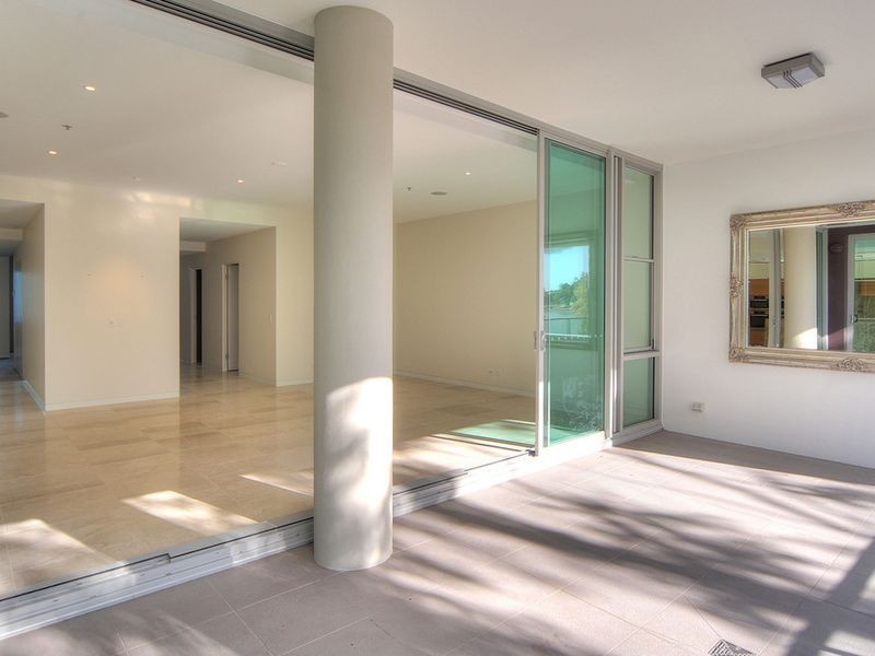 4201/205 King Arthur Tce, Tennyson QLD 4105