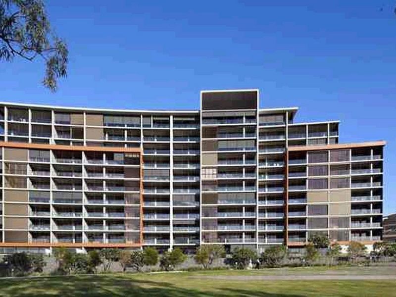 4201/205 King Arthur Tce, Tennyson QLD 4105