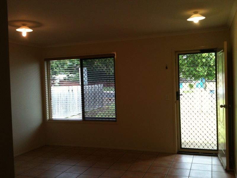 27 Rookwood Avenue, Coopers Plains QLD 4108