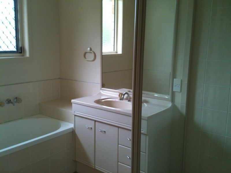 27 Rookwood Avenue, Coopers Plains QLD 4108