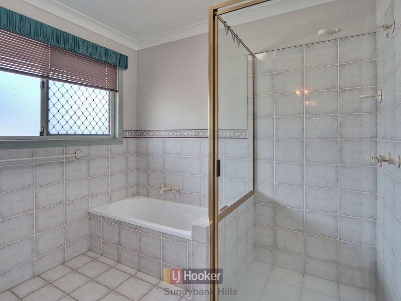 4 Poinciana Crescent, Stretton QLD 4116