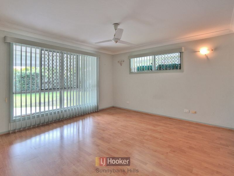 4 Poinciana Crescent, Stretton QLD 4116