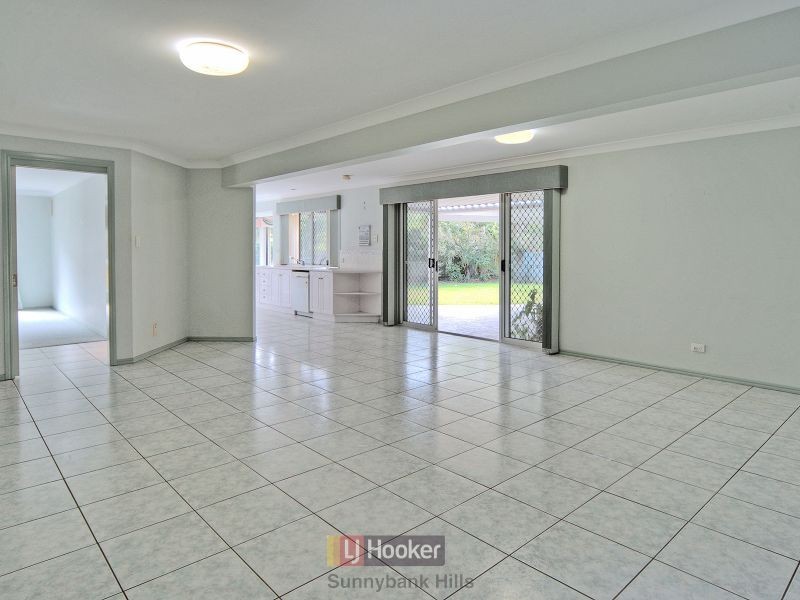 4 Poinciana Crescent, Stretton QLD 4116