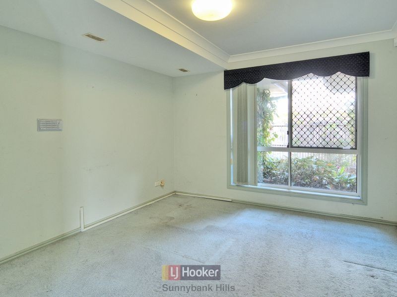 4 Poinciana Crescent, Stretton QLD 4116