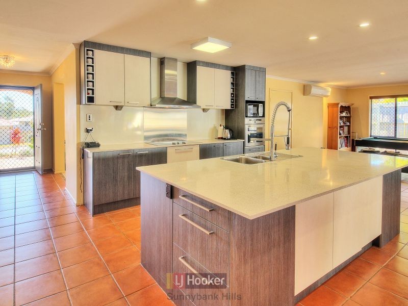 11 Clifton Street, Parkinson QLD 4115