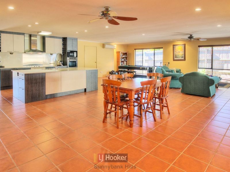 11 Clifton Street, Parkinson QLD 4115