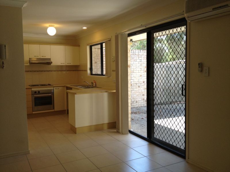 12/8 Honeysuckle Way, Calamvale QLD 4116