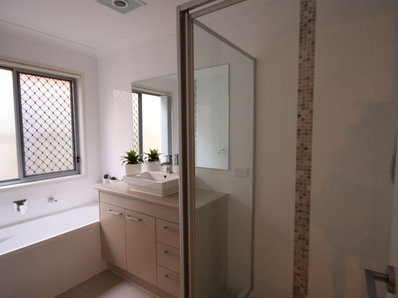 10 Harvey Place, Calamvale QLD 4116