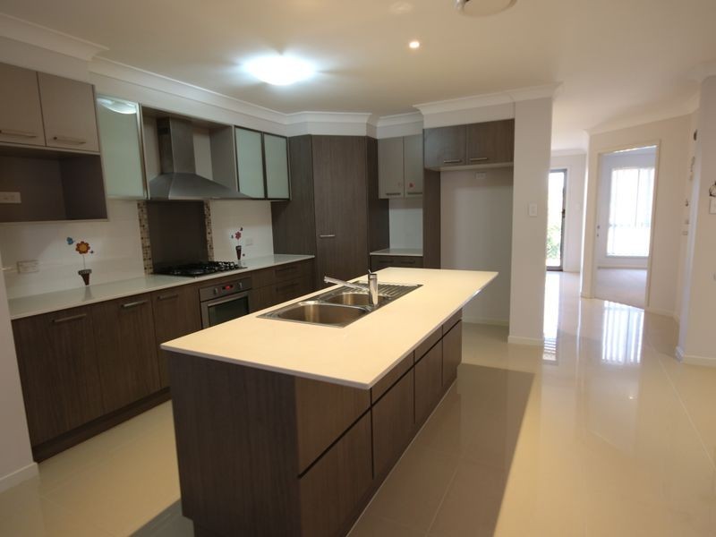 10 Harvey Place, Calamvale QLD 4116