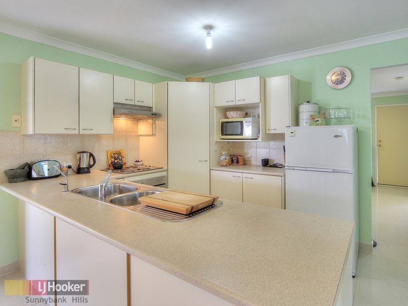 16 Robinson Crescent, Runcorn QLD 4113