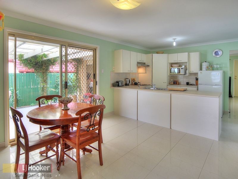 16 Robinson Crescent, Runcorn QLD 4113