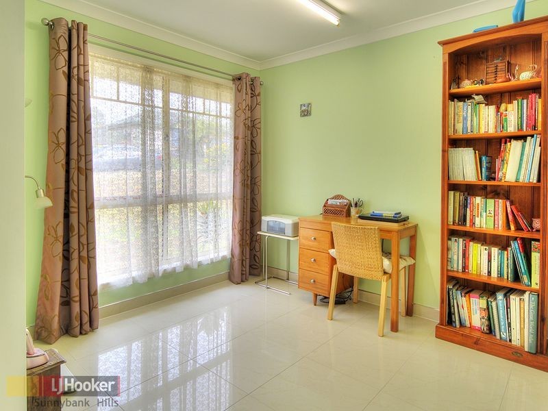 16 Robinson Crescent, Runcorn QLD 4113