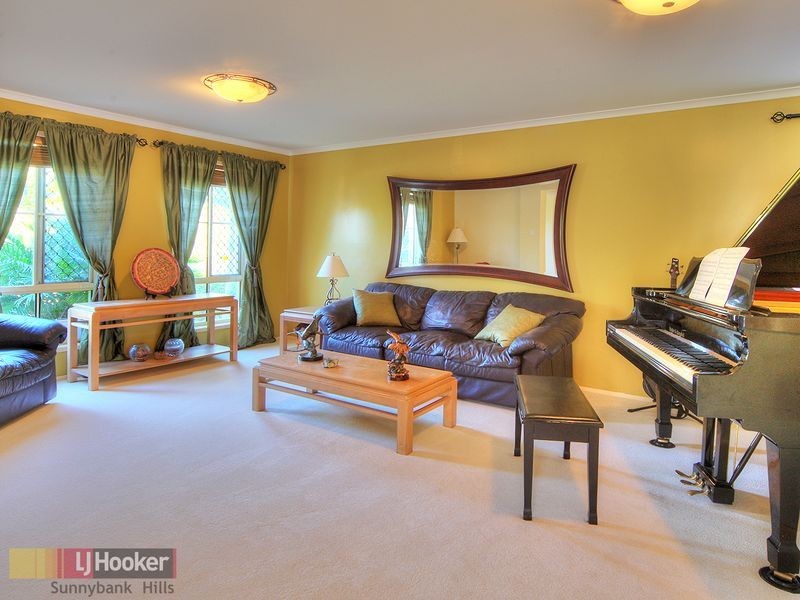 3 Barrington Place, Parkinson QLD 4115
