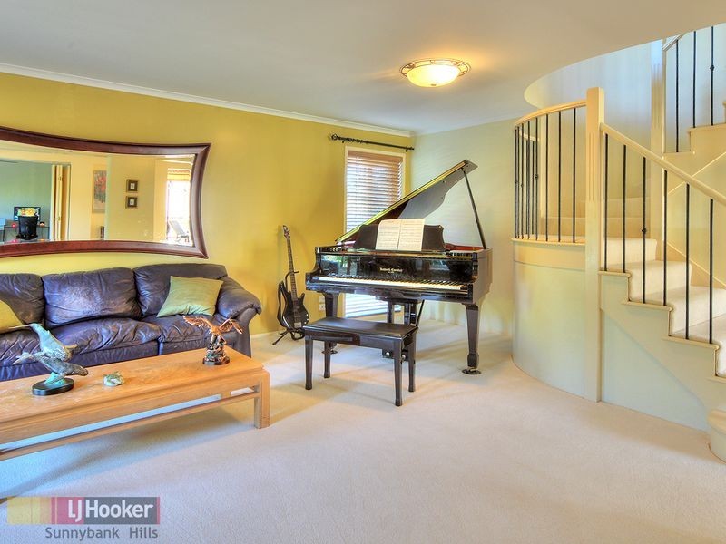 3 Barrington Place, Parkinson QLD 4115