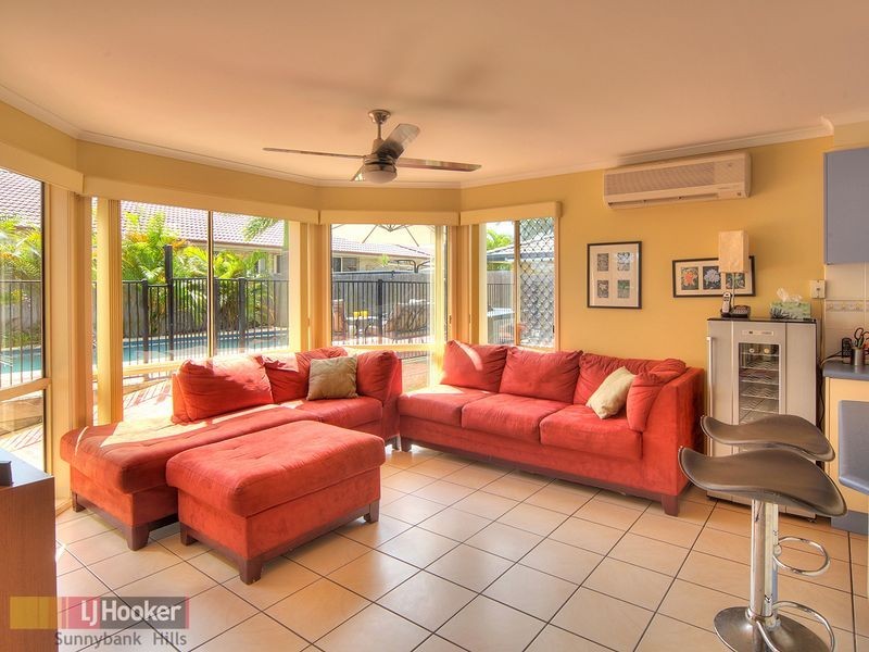 3 Barrington Place, Parkinson QLD 4115